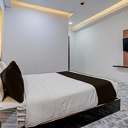 Hotel O Star Galaxy Surate Extérieur photo