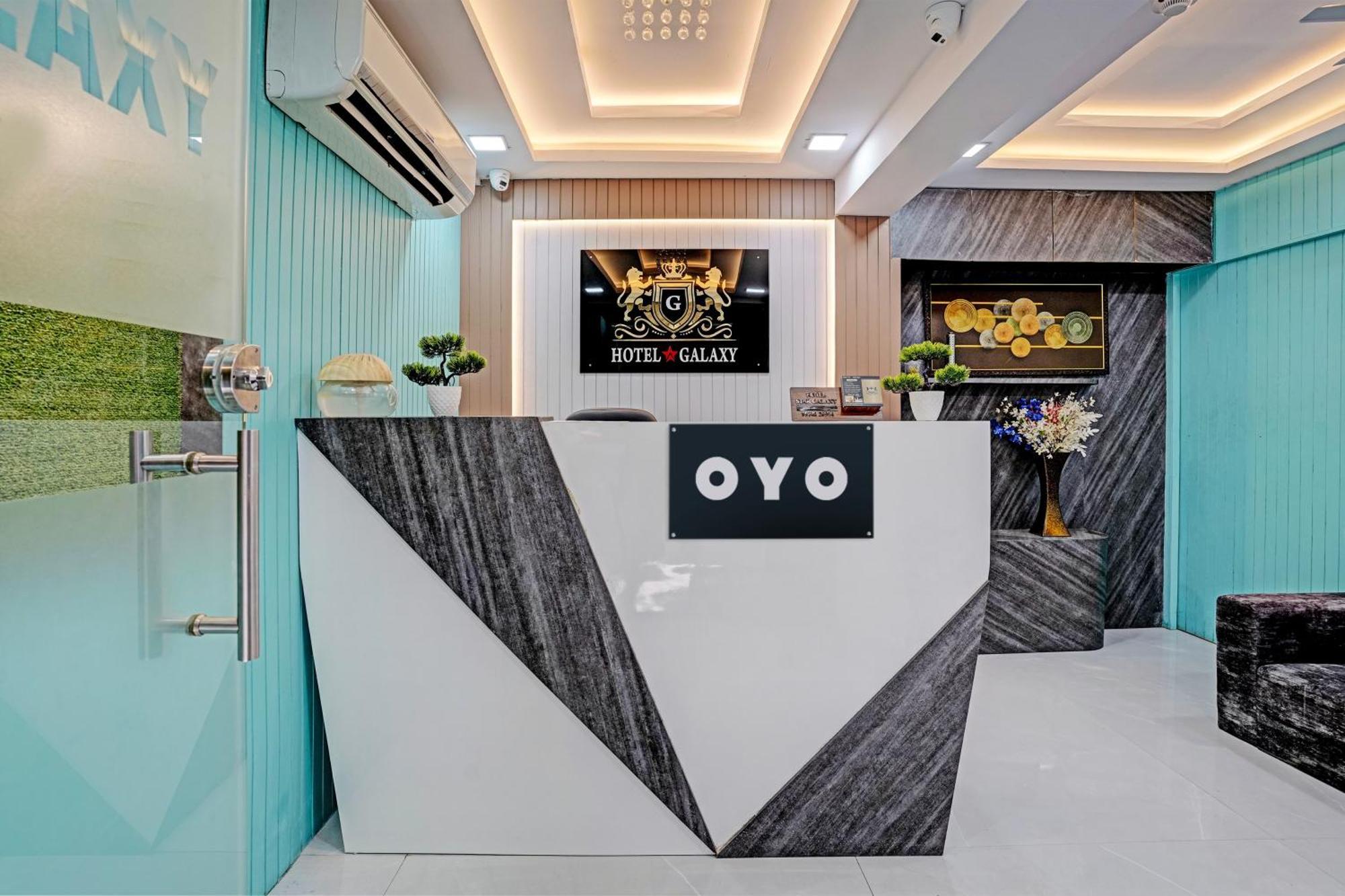 Hotel O Star Galaxy Surate Extérieur photo