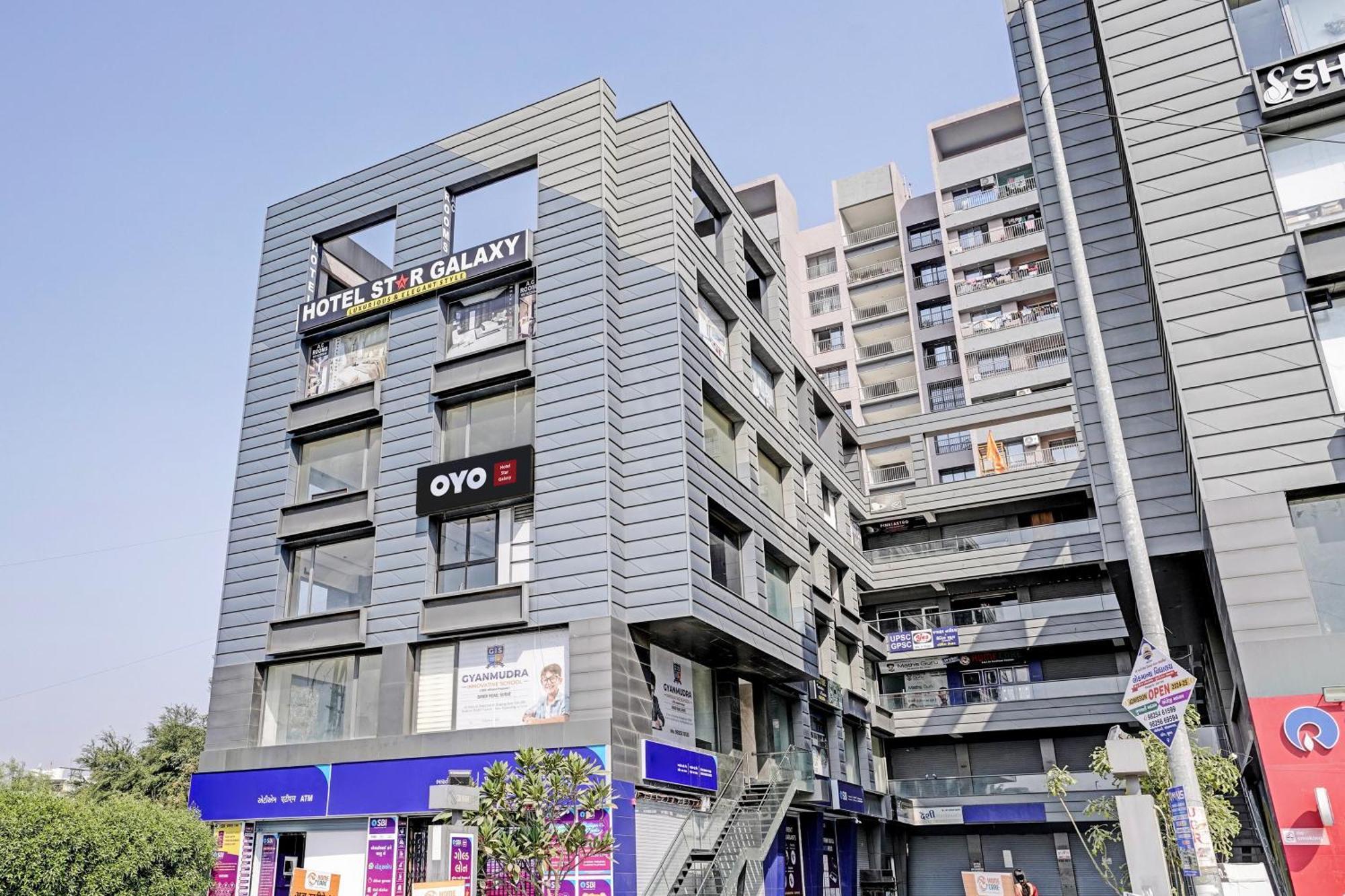 Hotel O Star Galaxy Surate Extérieur photo