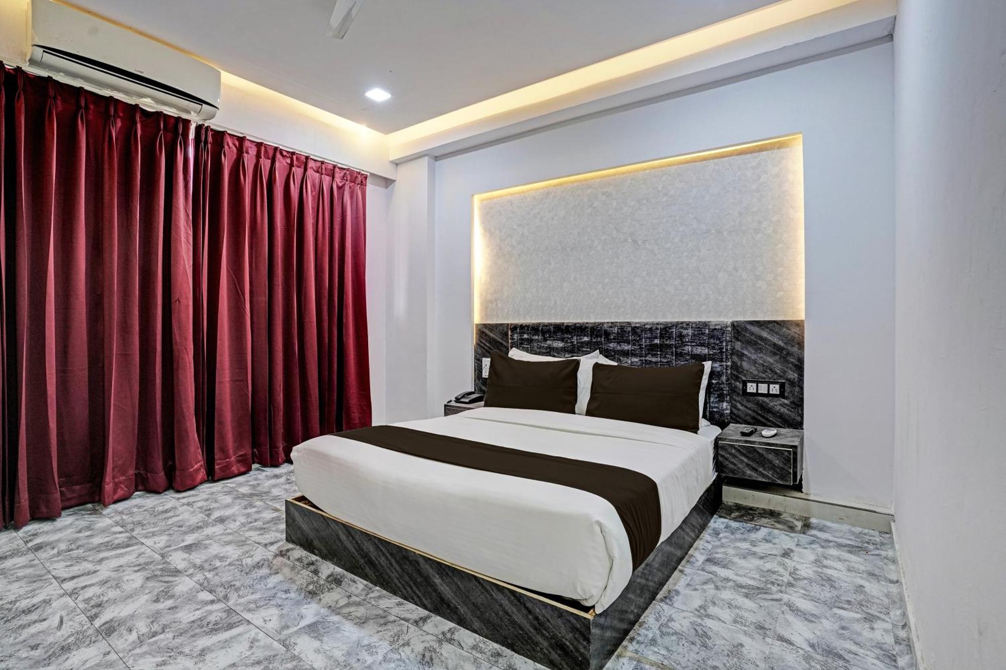 Hotel O Star Galaxy Surate Extérieur photo