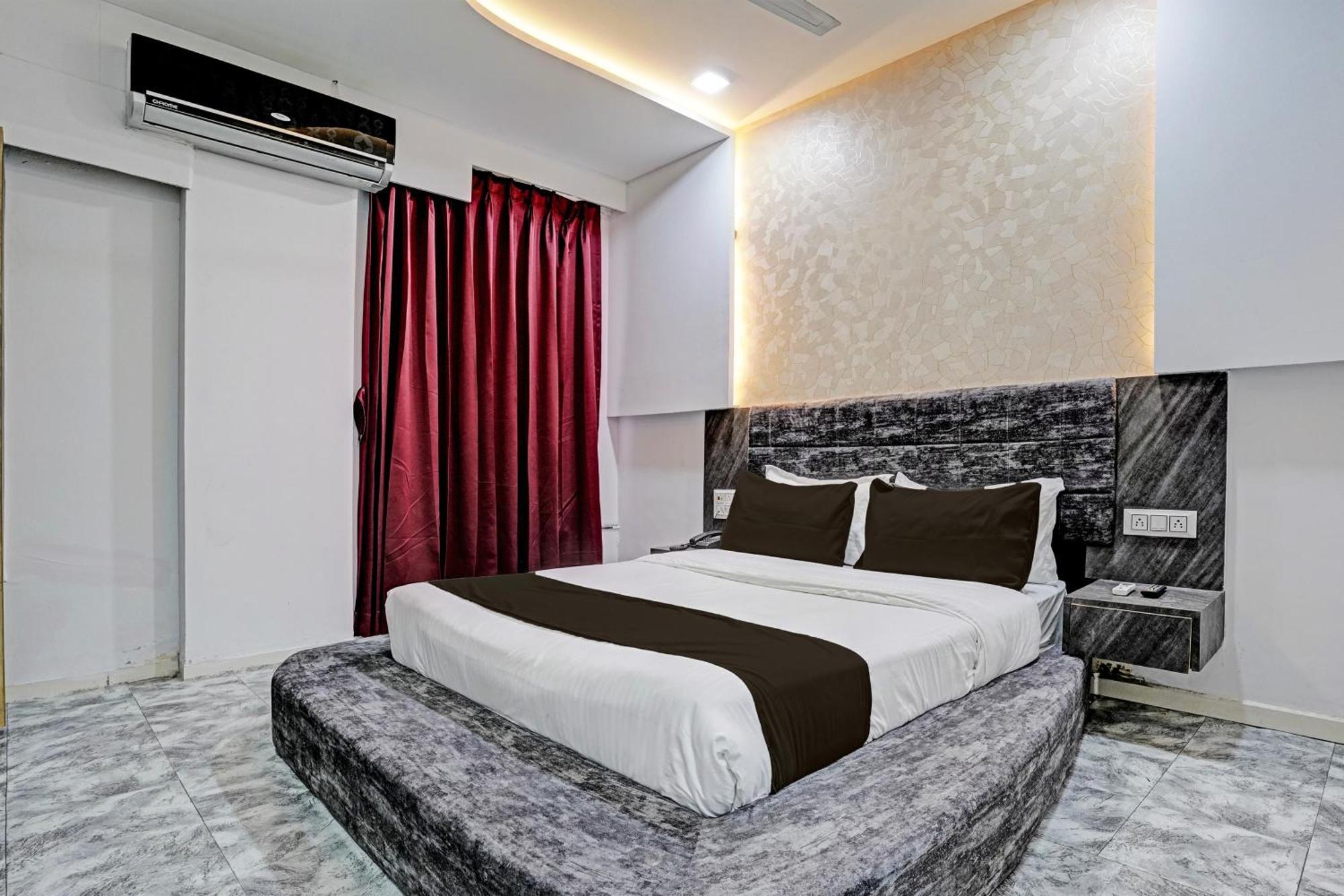 Hotel O Star Galaxy Surate Extérieur photo