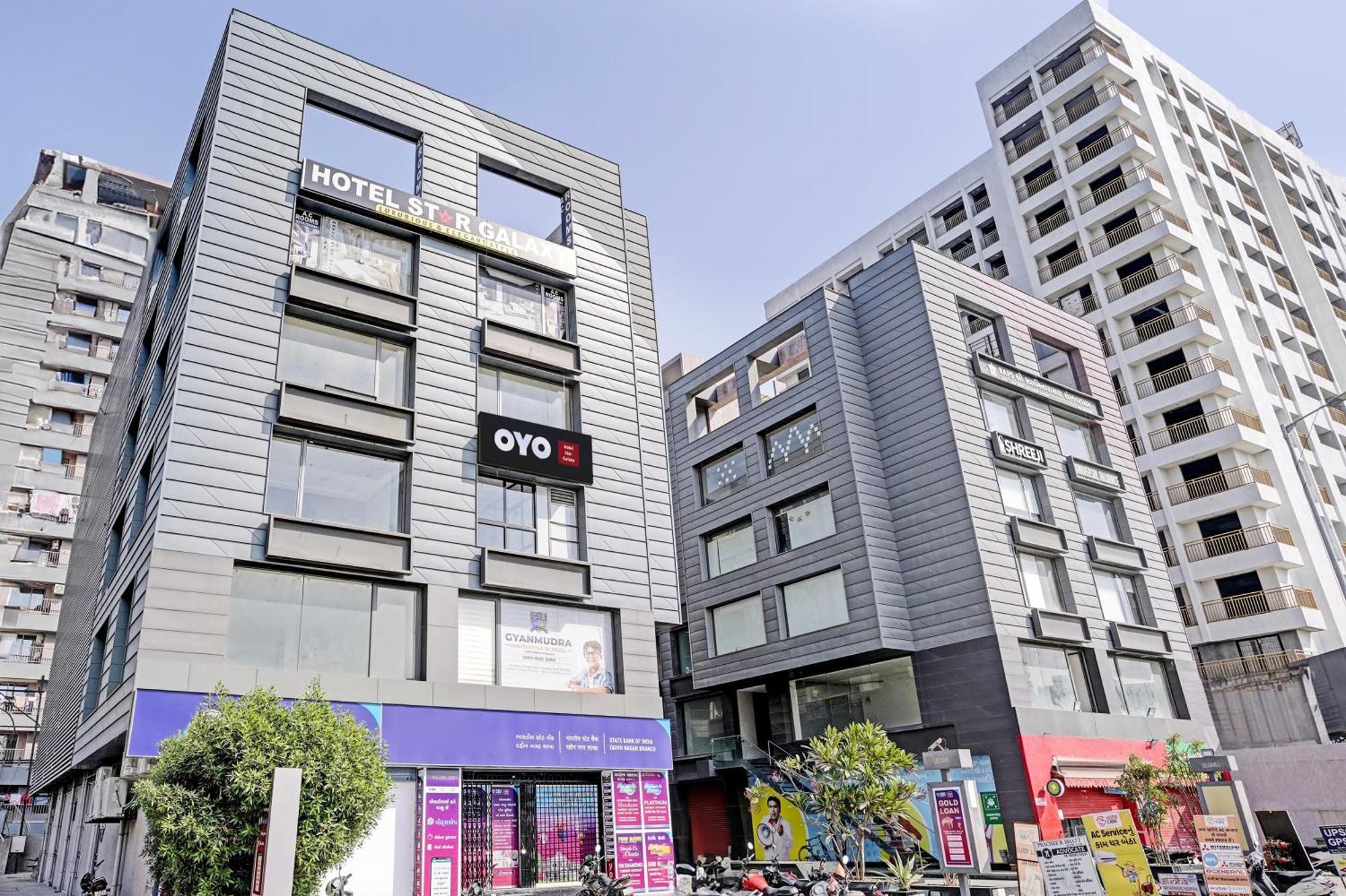 Hotel O Star Galaxy Surate Extérieur photo