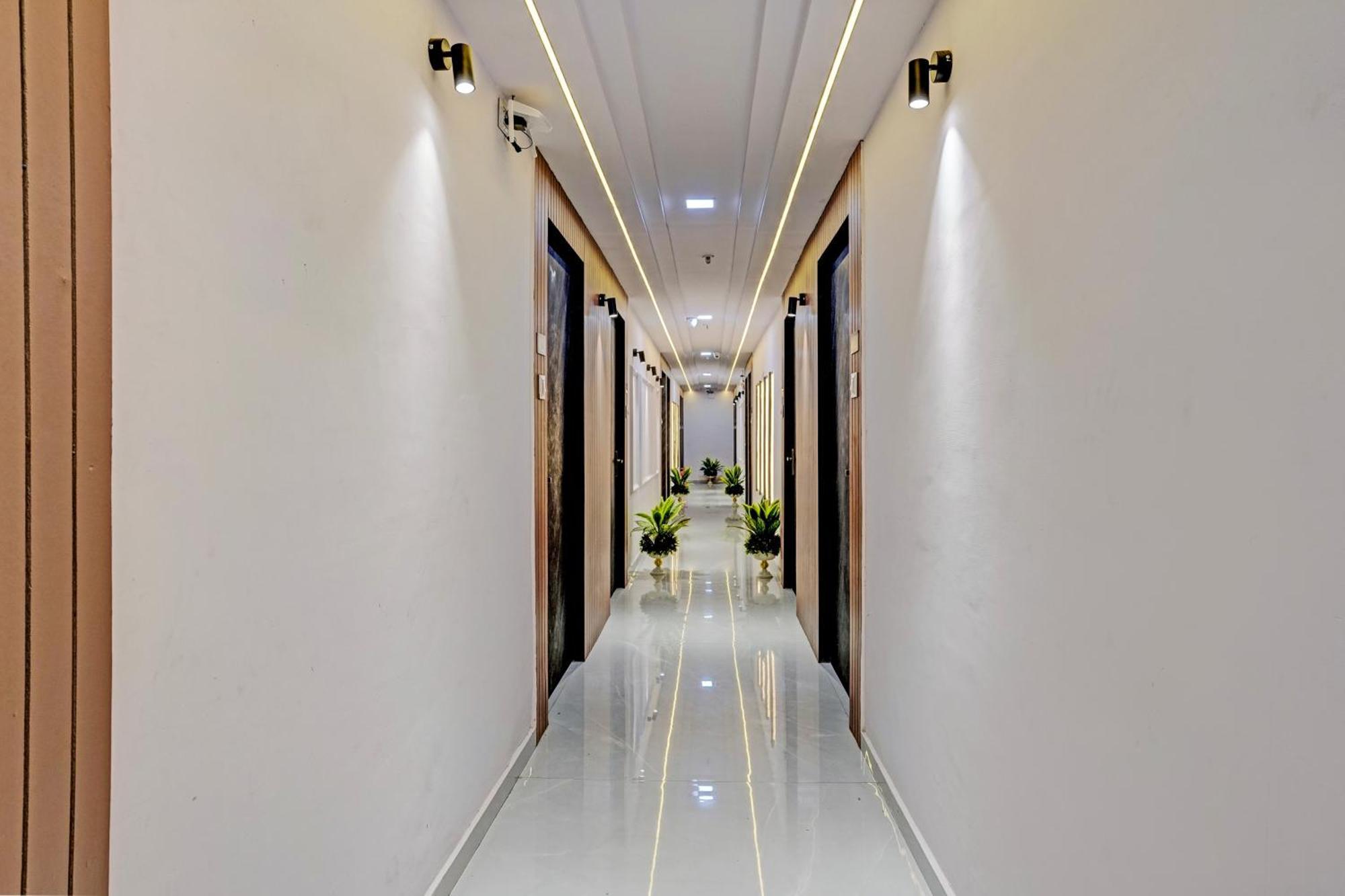 Hotel O Star Galaxy Surate Extérieur photo